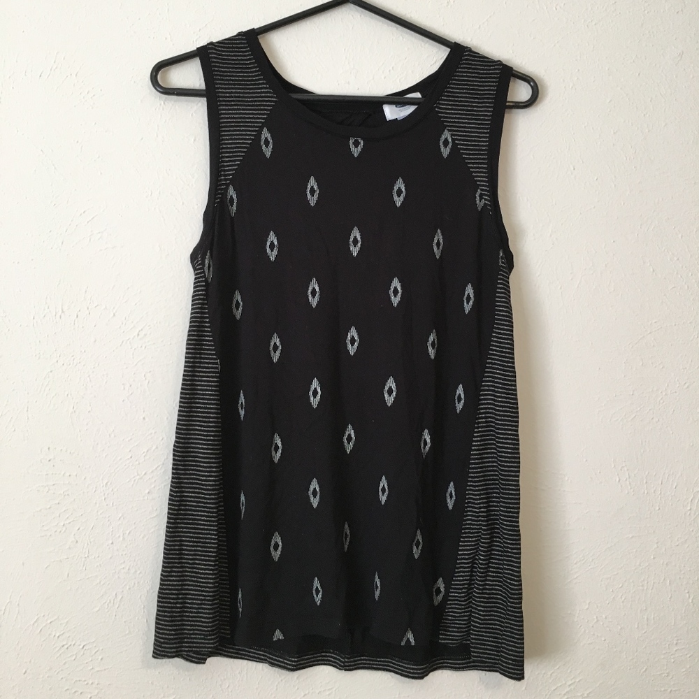 Old Navy Black Flowy Keyhole Tank